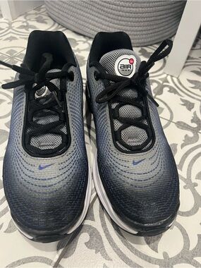 Boys Nike Air Max DN size 7Y